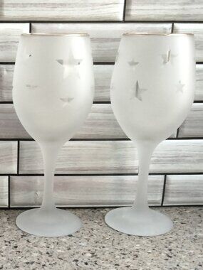 New Set of TWO Stars Pattern Gold Rim Wine Glasses